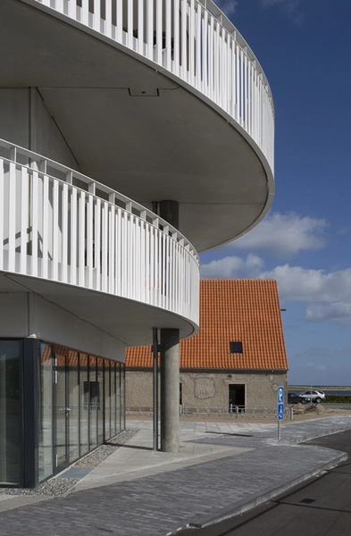 Twister Gangareal med det fredede krudtmagasin fra 1790 i baggrunden.