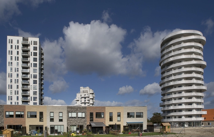 Twister Twister i samspil med omgivelserne. Set fra syd.