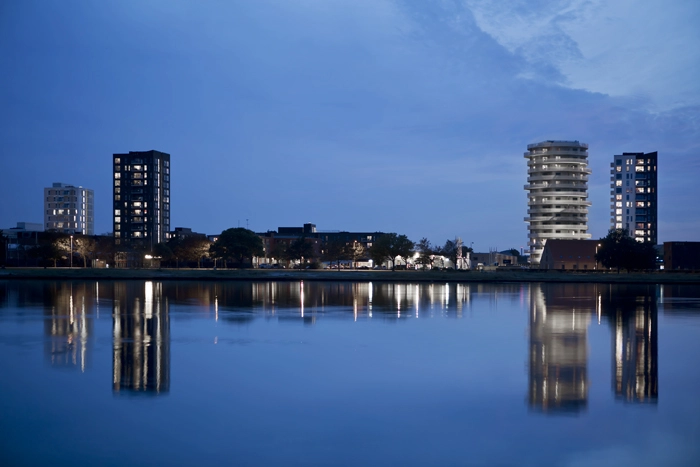 Twister Twister i samspil med omgivelserne. Set fra SØ.