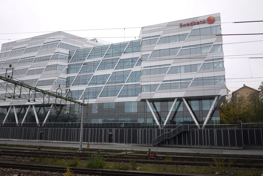 Swedbank hovedkontor Swedbanks domicil set fra nord-øst med jernbanesporene i forgrunden