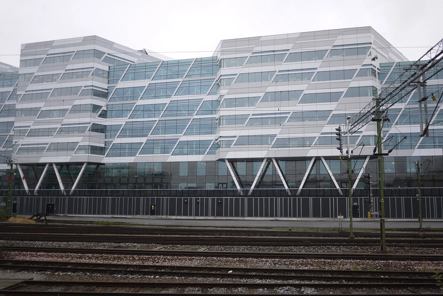 Swedbank hovedkontor Swedbanks domicil set fra nord-øst med jernbanesporene i forgrunden