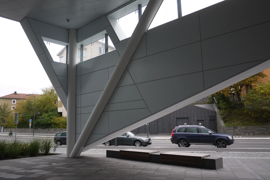 Swedbank hovedkontor Forankring af udkregende bygningsdel ved entré