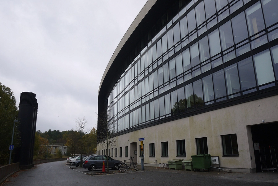 AlbaNova Nordfacade, glasparti