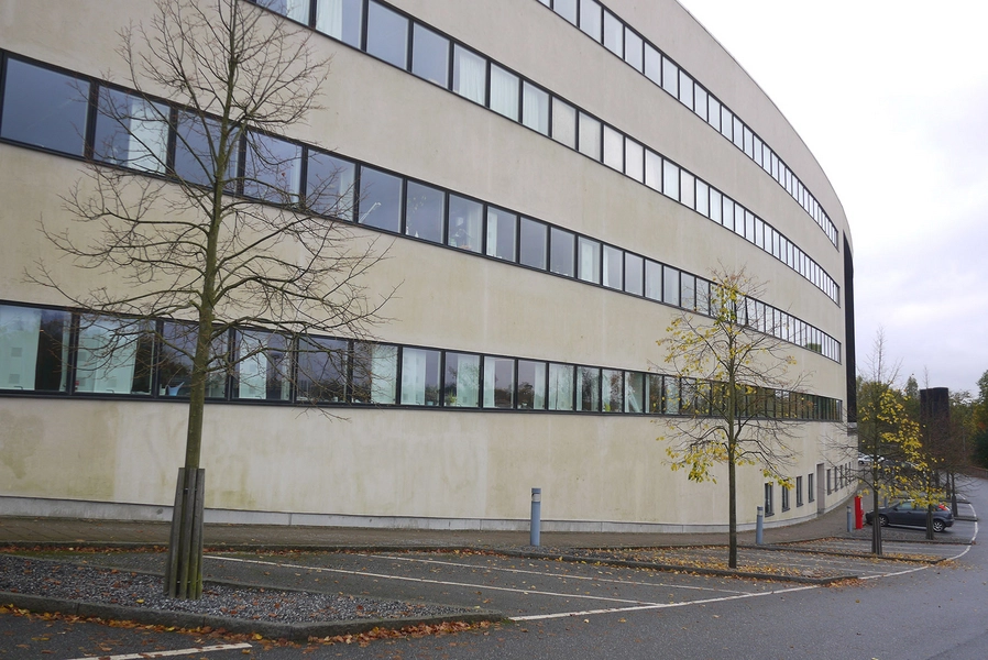 AlbaNova Nordfacade, båndvinduer