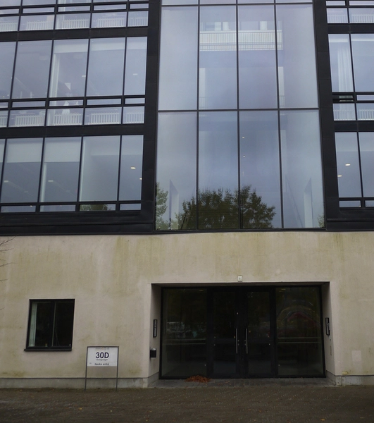 AlbaNova Bagindgang på nordfacaden