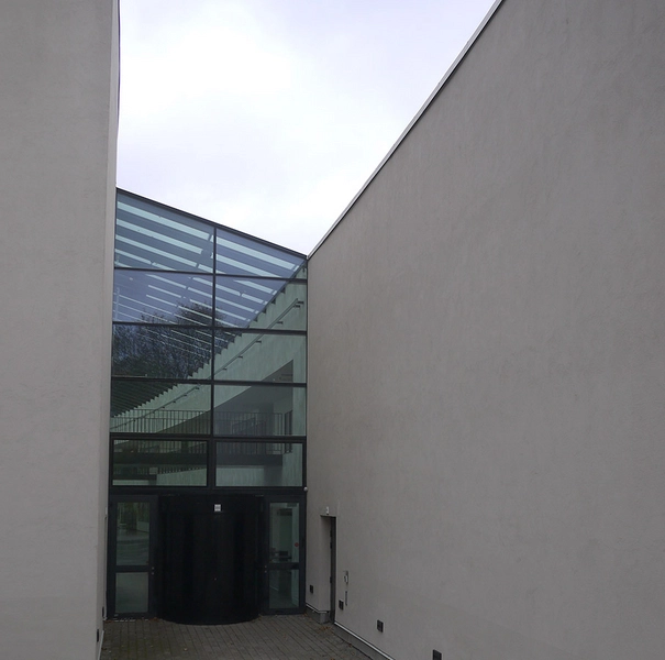 AlbaNova Indgang til overdækket forbindelsesgang i øst