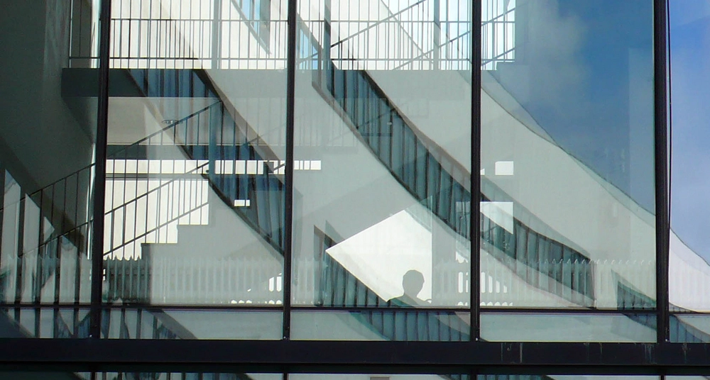 AlbaNova Trappehus, spejlinger