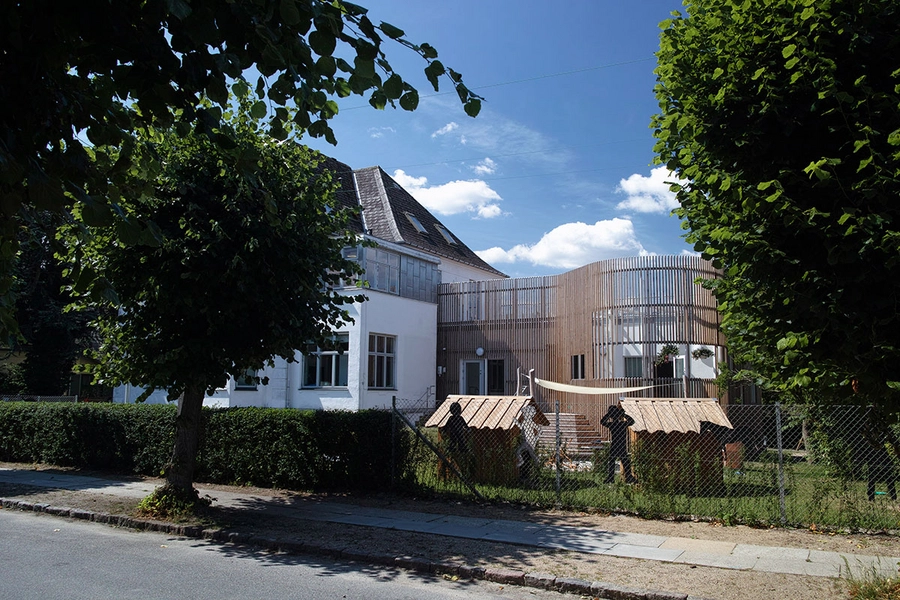 Edel Liisbergs Børnehave Tilbygningen og den gamle patriciervilla