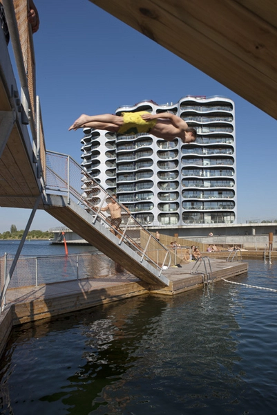Coral Bath Udsprings.dækket er placeret 3,5 meter over vandoverfladen.