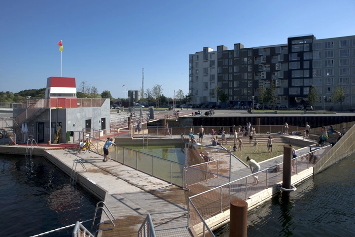 Coral Bath Udsigt fra udspringsdæk mod Sluseholmen.
