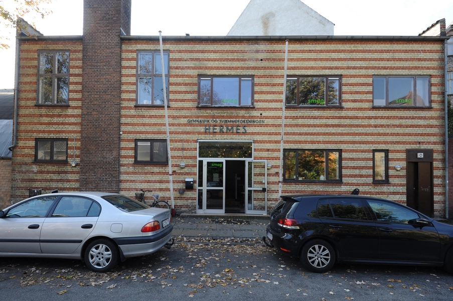 Hermes Hallen Klubhusets facade set fra nord.