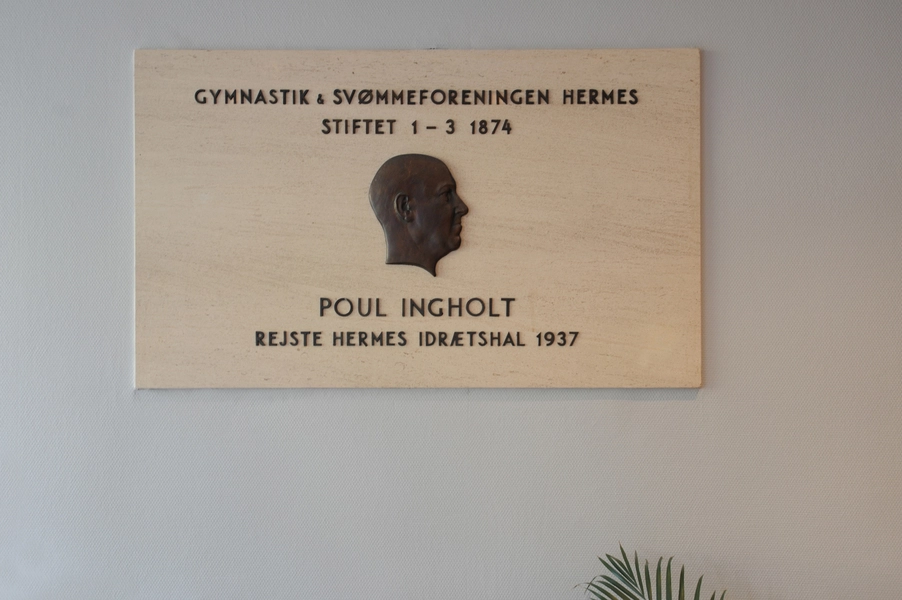 Hermes Hallen Mindetavle for Poul Ingholt.