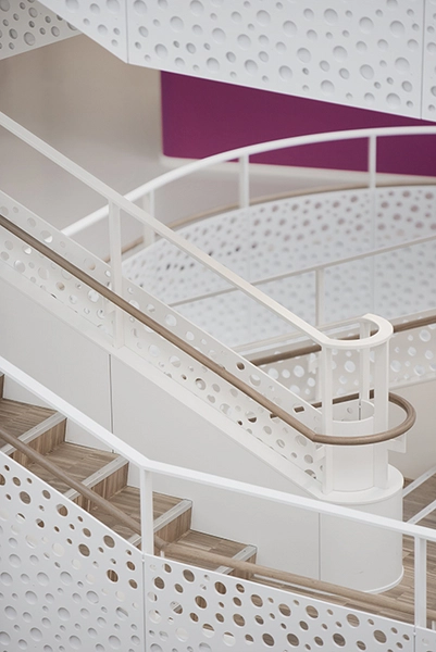 Handicaporganisationernes Hus Trapper i atrium