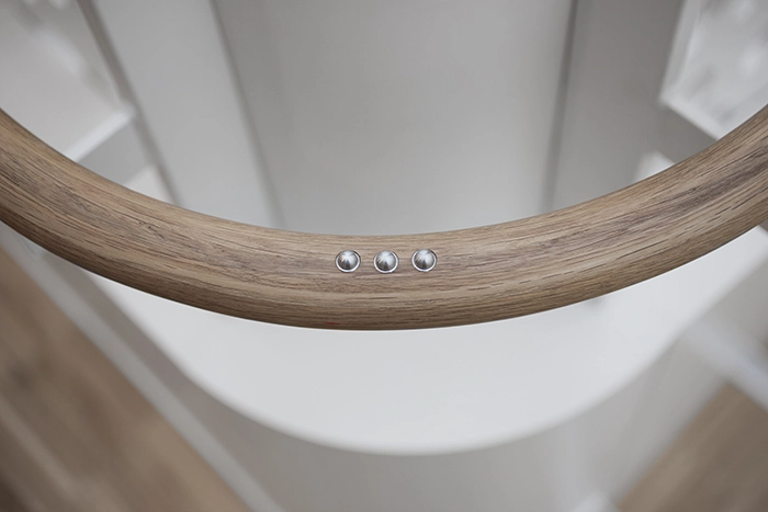 Handicaporganisationernes Hus Knapper i rækværk indikerer hvilken etage man befinder sig på