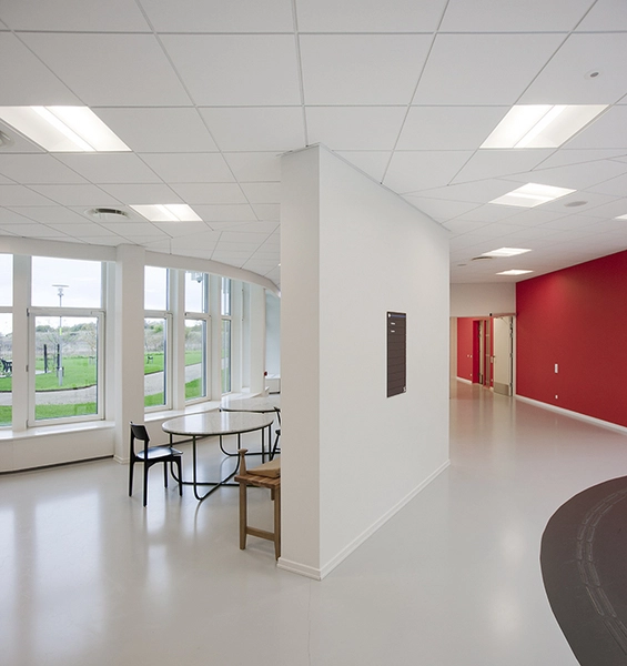 Handicaporganisationernes Hus De stærke farver er brugt til at indikere hvor man befinder sig i byggeriet