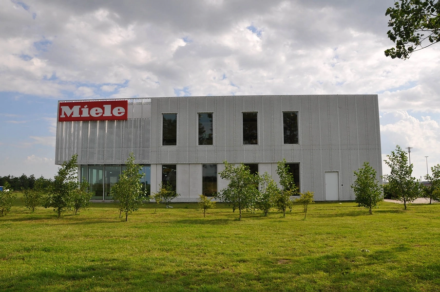 Miele Showroom Kig på bygningens sydvendte facade