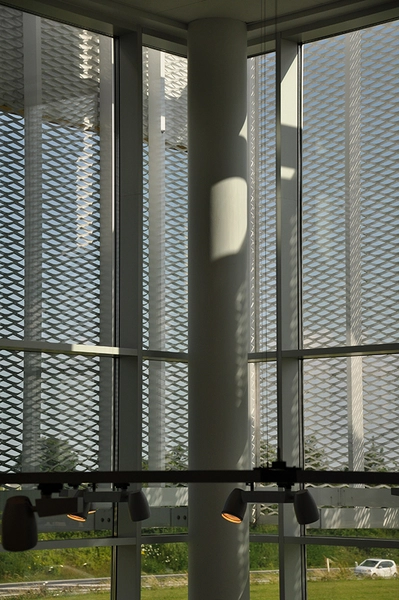 Miele Showroom Konstruktionen bæres af runde søjler