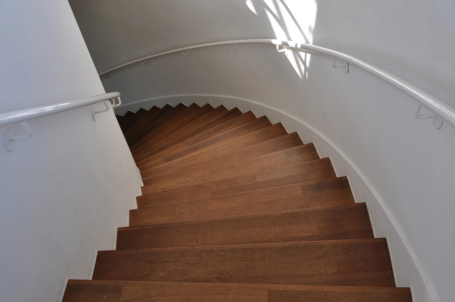 Kunstmuseet i Tønder - Tønder Vandtårn Kig ned ad tårnets svungne trappeløb