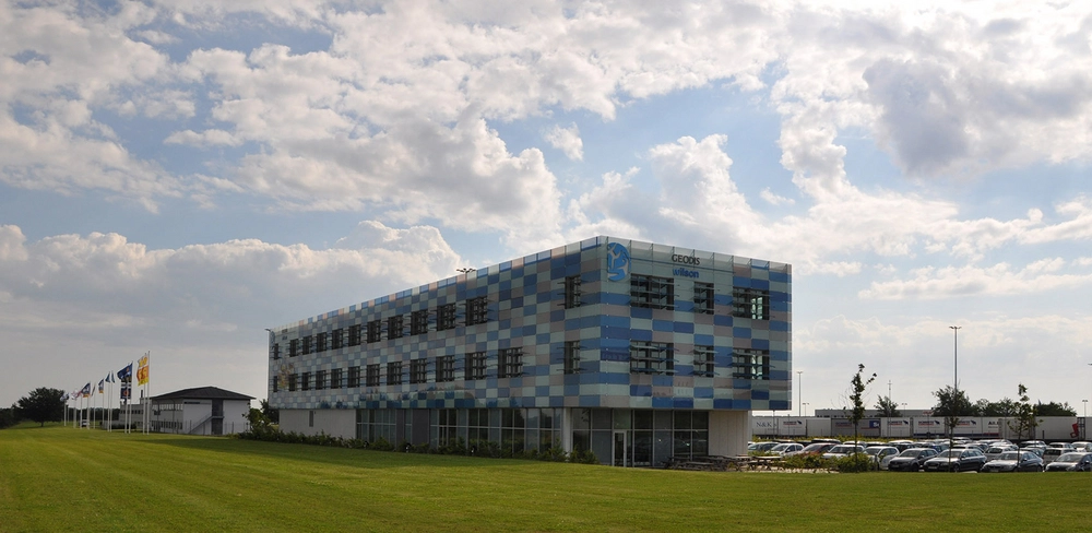 Geodis Wilson Logistikcenter Bygningskroppen ligger parrallelt med motorvejen