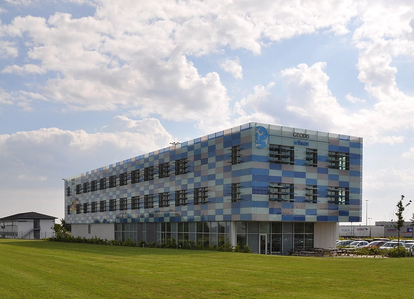 Geodis Wilson Logistikcenter Kig på bygningen fra motorvejssiden
