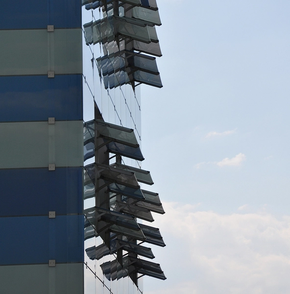 Geodis Wilson Logistikcenter De bevægelige skodder giver mulighed for udkig fra bygningen og fungerer samtidig solafskærmning