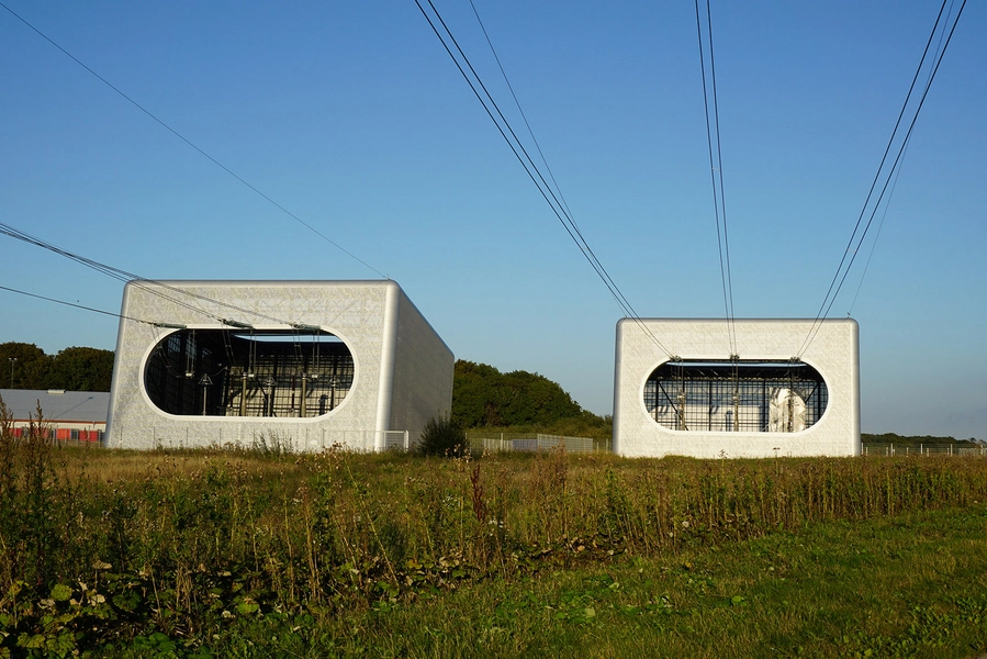 Kabelovergangsstation Taulov Kablerne trækkes ind gennem åbningerne