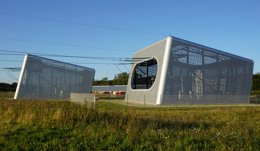 Kabelovergangsstation Taulov 0Strukturerne står som to tvillinger ved siden af hinanden