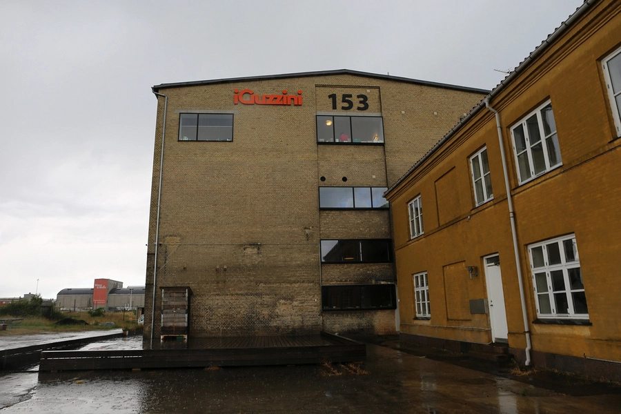 Refshaleøens Værkstedsmagasin og Amass restaurant Bygningen set fra syd