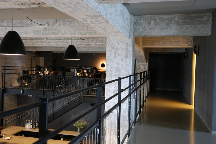 Refshaleøens Værkstedsmagasin og Amass restaurant Entre og kontorer, restaurant Amass