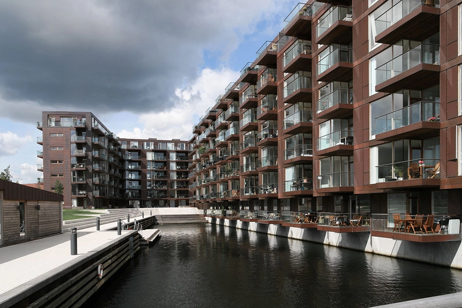 Frederikskaj Bebyggelsen set fra øst, med den nye kanal i forgrunden