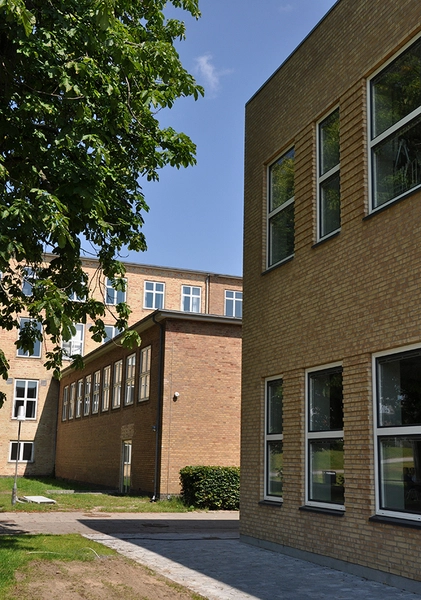 Horsens Statsskole Den nye bygnings facade mod den gamle bygnings facade