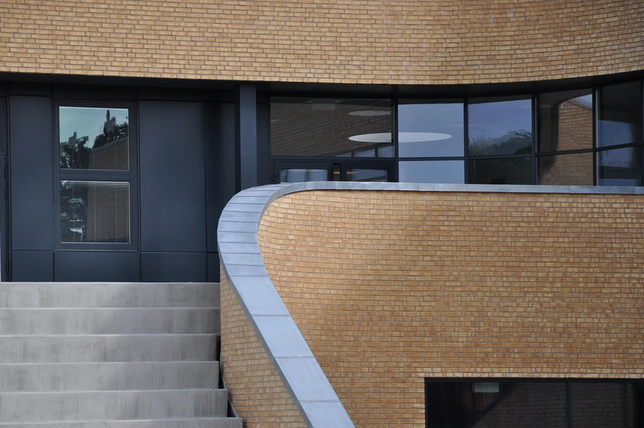 Horsens Statsskole Kurvet murstensgelænder ved trappe