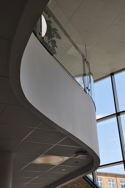 Horsens Statsskole De bløde kurver går igen i bygningens indre