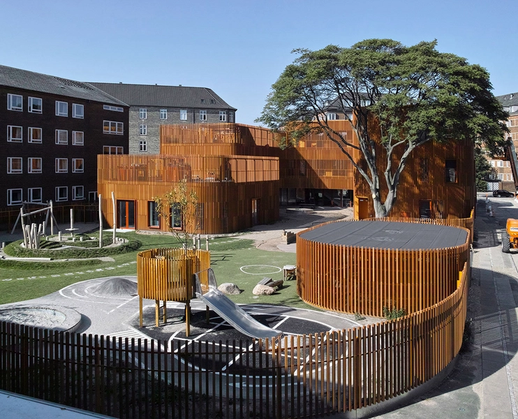 Forfatterhuset Oversigtsbillede, bygninge rog legeplads