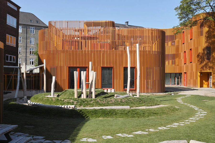 Forfatterhuset Bygninger og legeplads