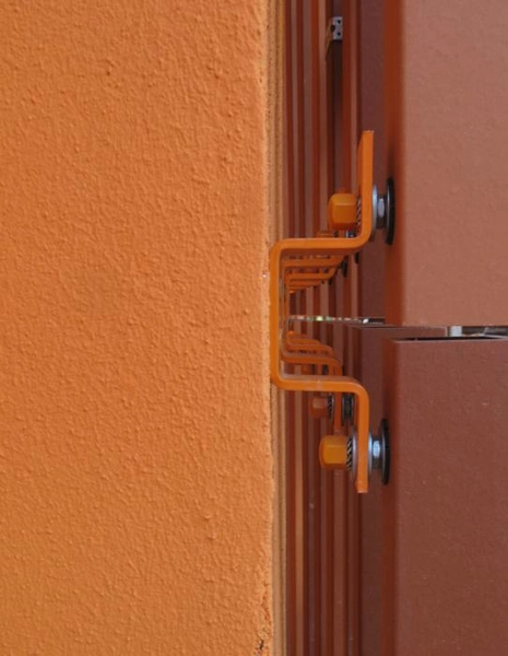 Forfatterhuset fastgørelse af teglelementer