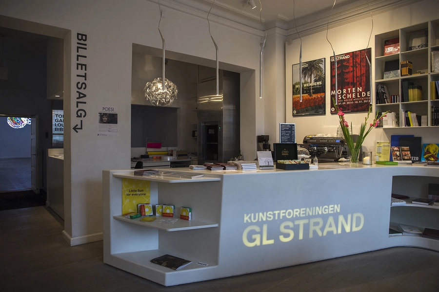 Kunstforeningen Gl. Strand Bar og receptions-element i Corian