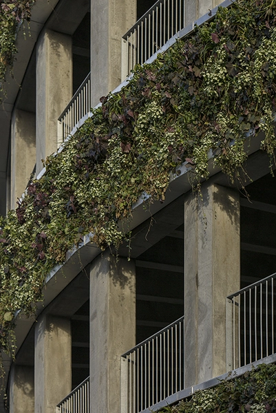 P-Hus Glostrup Hospital Beplantning på facaden