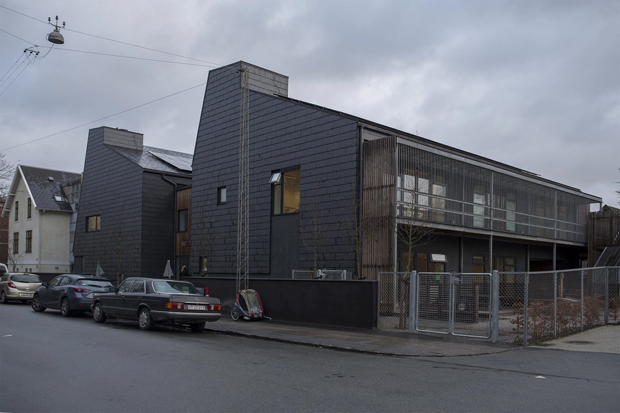 Daginstitutionen Midgården Institutionen set fra syd, langs Virginiavej