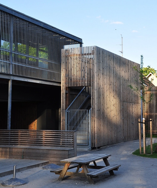 Daginstitutionen Midgården Balkon mod syd og legeplads