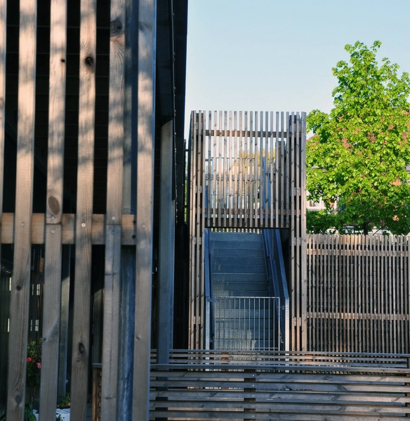 Daginstitutionen Midgården Trappe fra første sal, ned til legepladsen