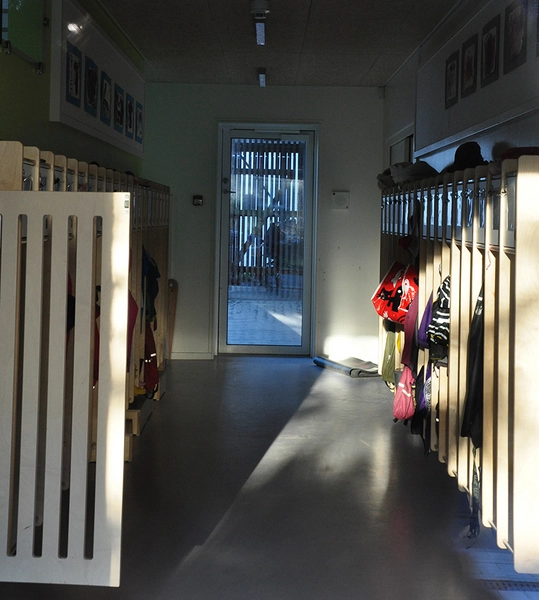Daginstitutionen Midgården Kig ind til garderobe