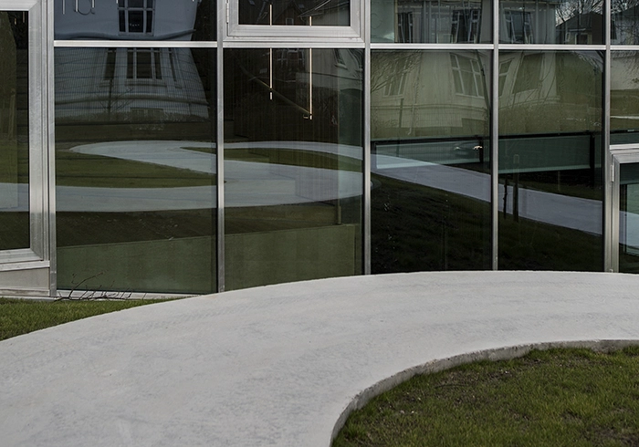 GHG2 Detalje fra vestlig facade med sti til kunstgræsbanerne