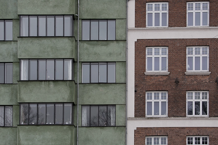 Det Grønne Funkishus Facade detalje med tilstødende bygning på Ndr. Fasanven
