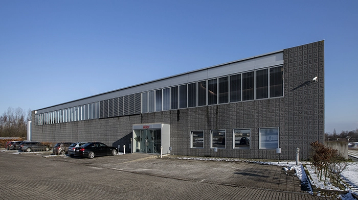 Aller Tryk Facade med indgangsparti i byggeriets vestlige ende