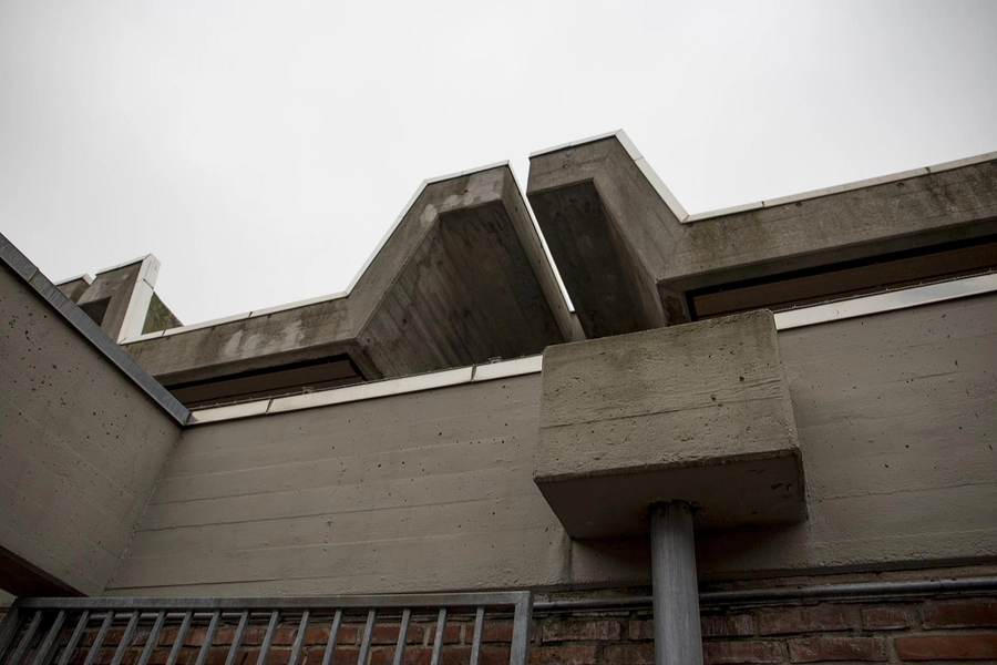 Bryggergården Betonkonstruktion, tag på lav gårdsbebyggelse