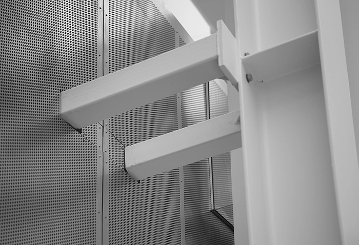 Atrium i Teknikerbyen Detalje hvor konstruktionen mødes med de opsatte aluplader