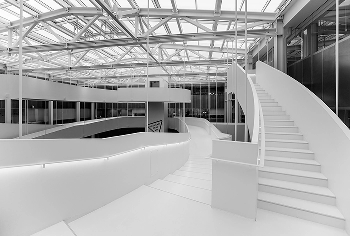 Atrium i Teknikerbyen Rampe og trappe til atriets øverste niveau