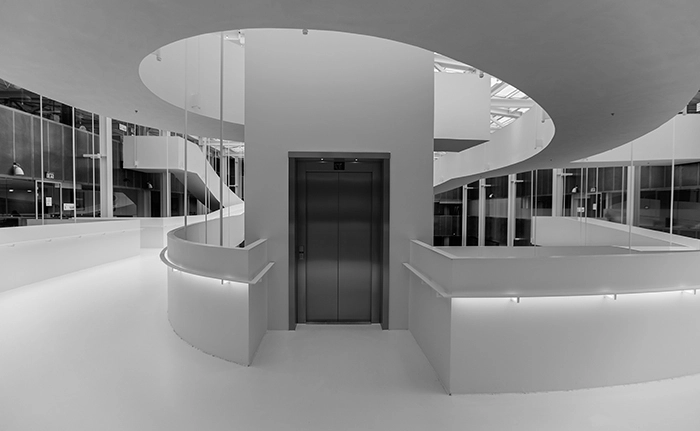 Atrium i Teknikerbyen Rampe og elevatortårn