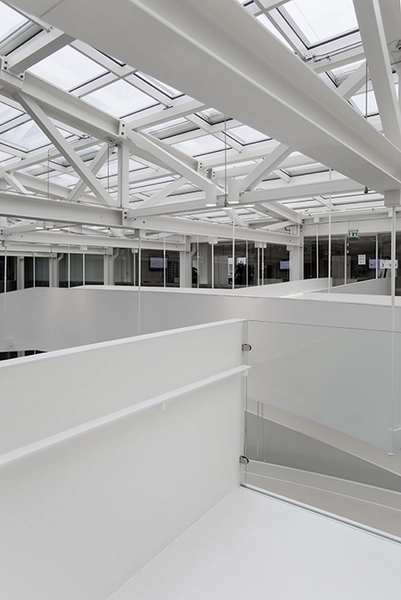 Atrium i Teknikerbyen Rampen afsluttes i et udsigtspunkt